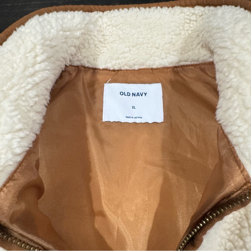 Old Navy Sherpa Vest Size: XL - Picture 4 of 6